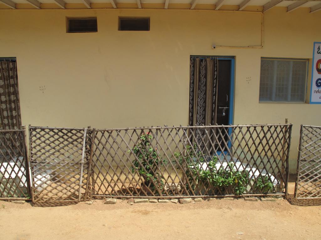 Om Shiva Guest House Hampi Extérieur photo